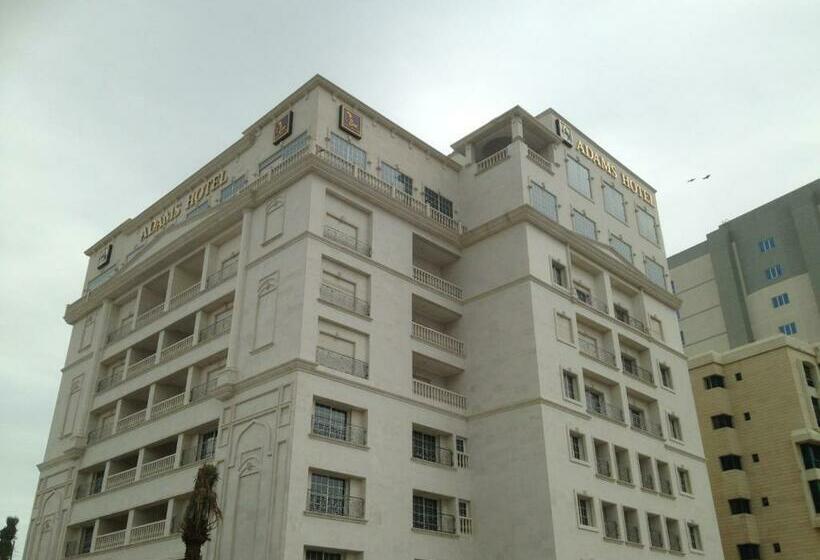 سوئیت اجرایی با چشم‌انداز دریا, Adams