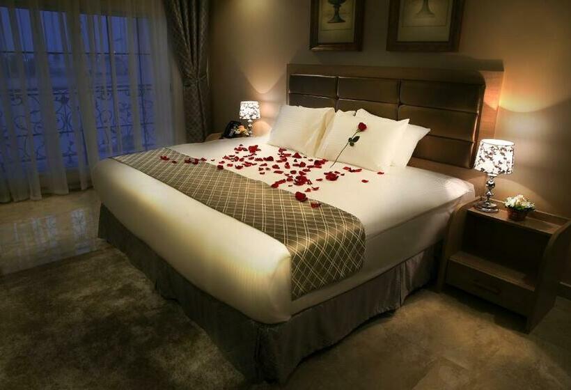 3 Bedroom Suite, Adams