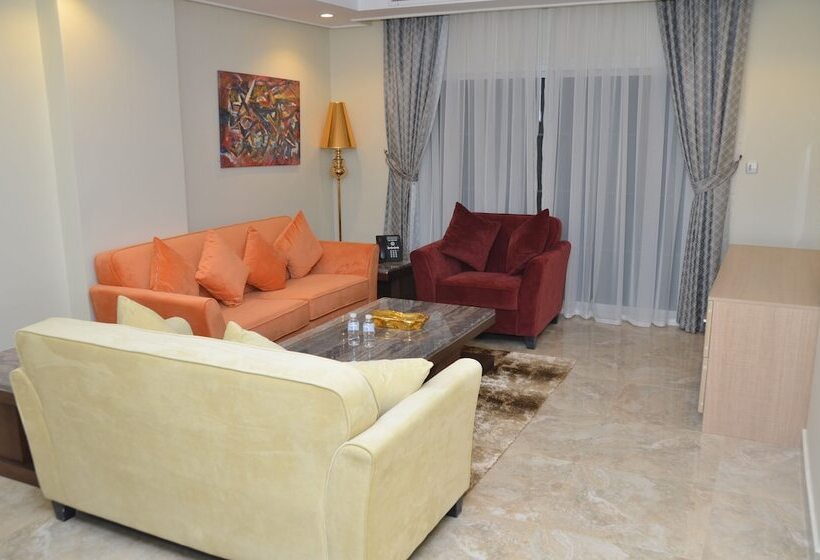 سوییت جونیور, Adams