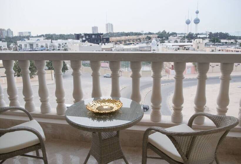 اتاق لوکس خانوادگی, Adams