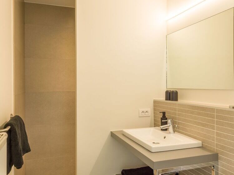 جناح سوبيريور, B&b Antares