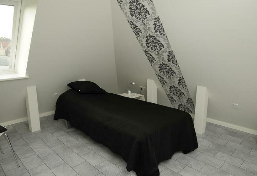 غرفة قياسية فردية حمام مشترك, Coco Aps