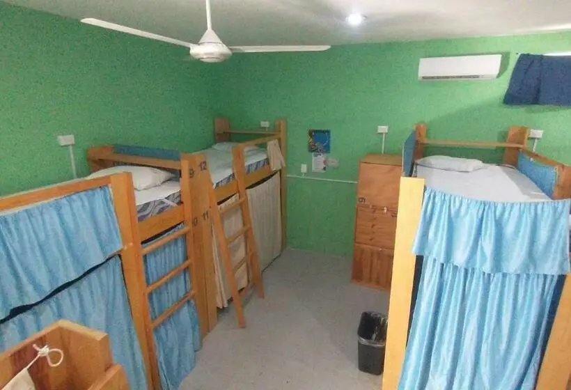 تختخواب در اتاق مشترک, Posada Edem
