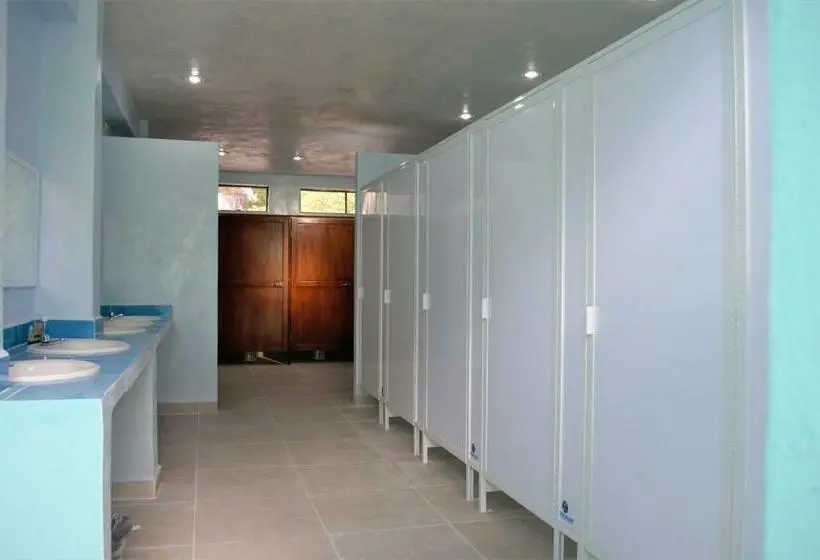 تختخواب در اتاق مشترک, Posada Edem