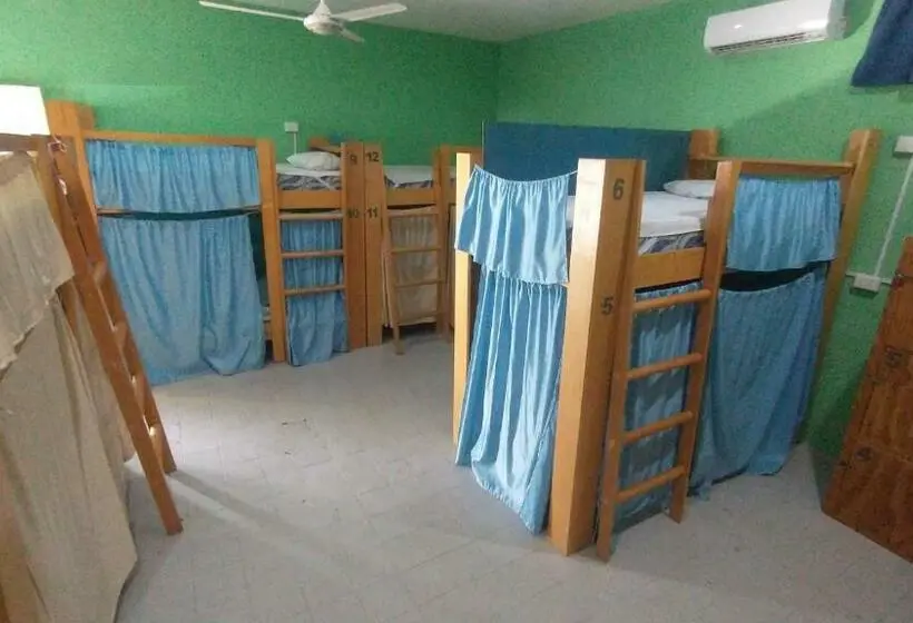 تختخواب در اتاق مشترک, Posada Edem