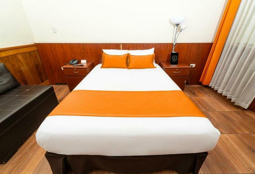 标准单人间, El Turista