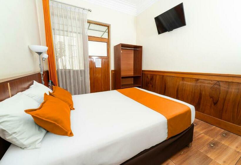 标准单人间, El Turista