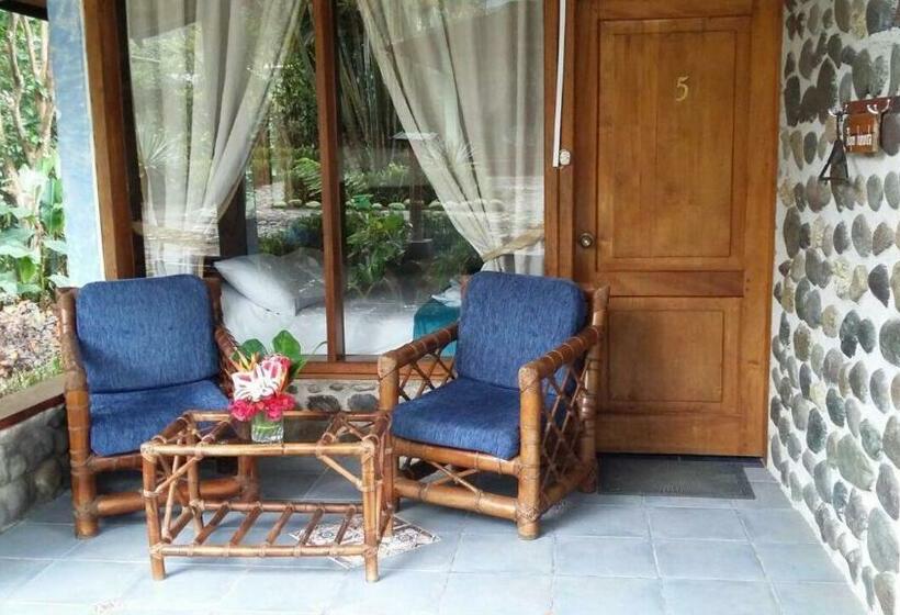 اتاق استاندارد سه نفره, Hostería Arasari