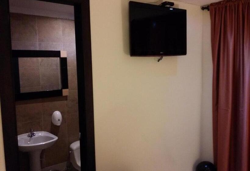 חדר קלאסי לארבעה, Las Mercedes Airport Quito