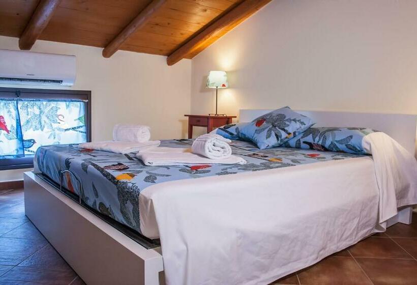 غرفة كلاسيكية ثلاثية, Le Coccole