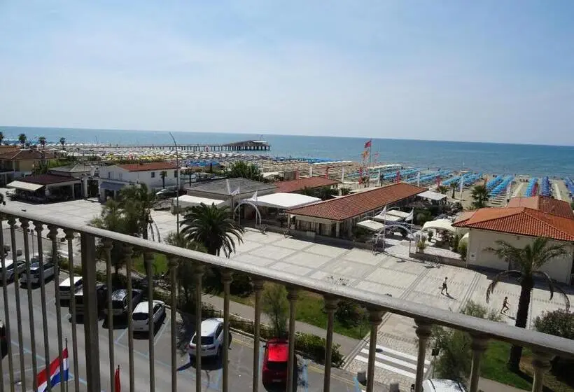 اتاق استاندارد چهار تخته با چشم‌انداز دریا, Sole E Mare