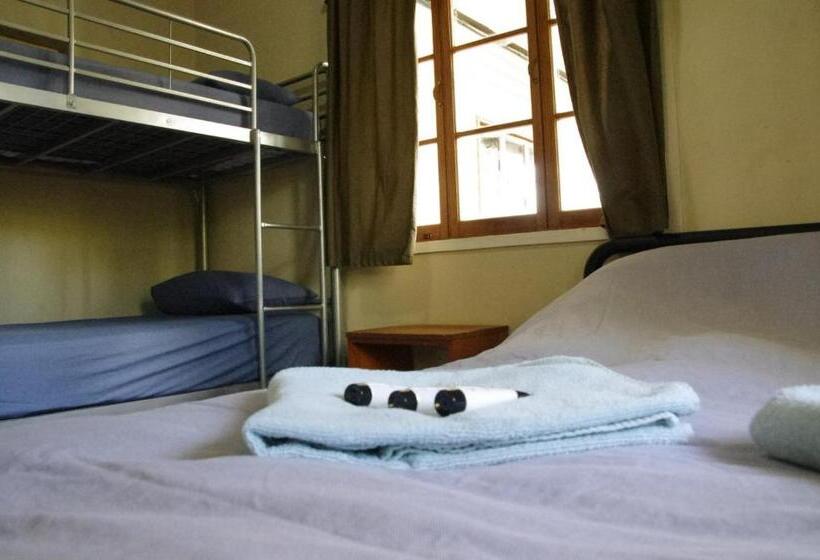 חדר דלוקס לשלושה, Somewhere To Stay Backpackers