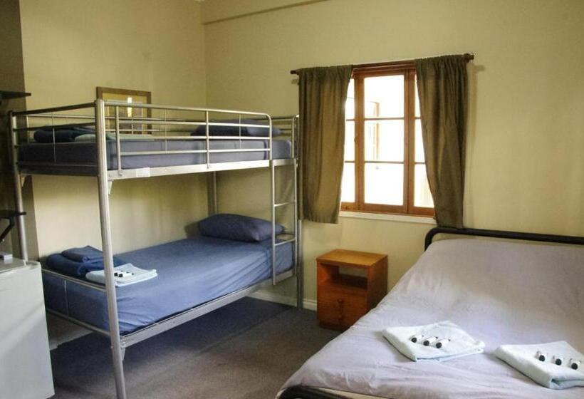 חדר דלוקס לשלושה, Somewhere To Stay Backpackers