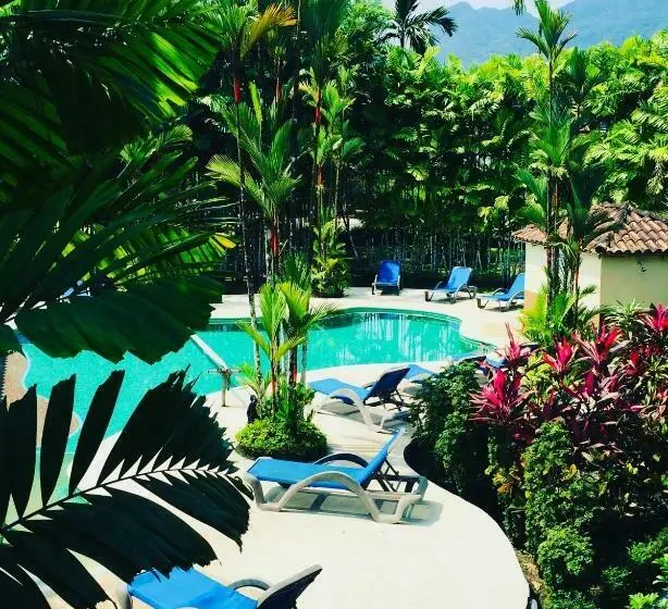 コンフォートルーム, Arenal Backpackers Resort