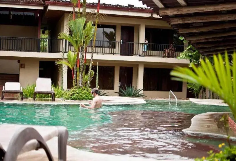 コンフォートルーム, Arenal Backpackers Resort