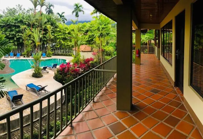 コンフォートルーム, Arenal Backpackers Resort