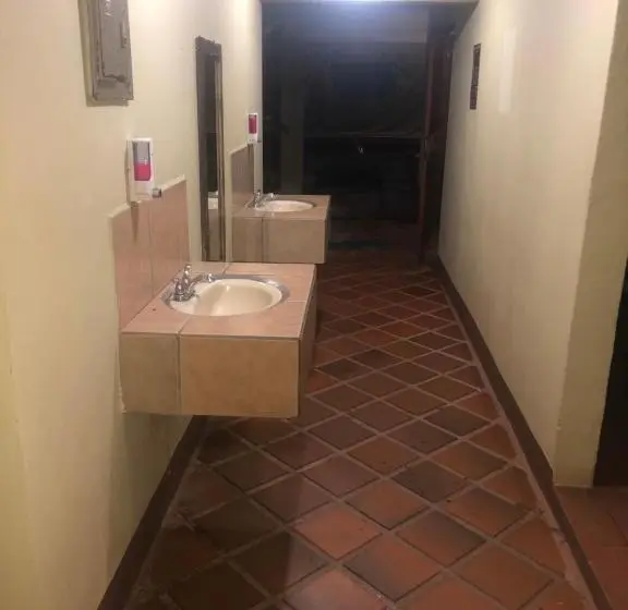 スタンダードルーム, Arenal Backpackers Resort
