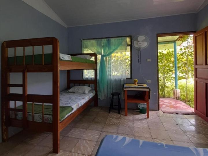 家庭间, Hospedaje Meryscar