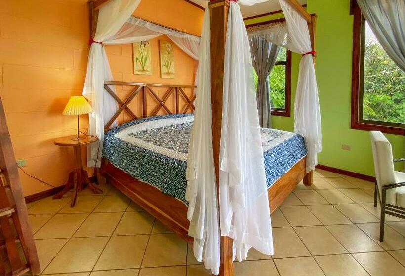 جناح مزود بجاكوزى, Arenal Garden Lodge