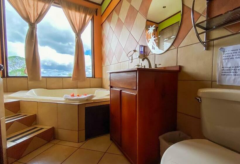 جناح مزود بجاكوزى, Arenal Garden Lodge