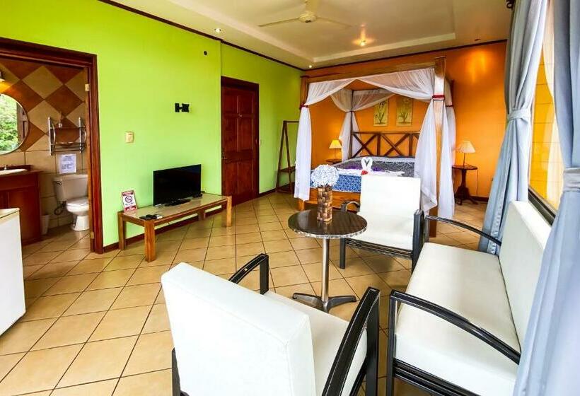 جناح مزود بجاكوزى, Arenal Garden Lodge