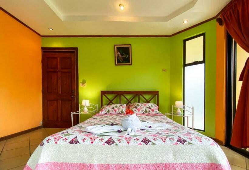 غرفة قياسية مزوَّدة بتراس, Arenal Garden Lodge