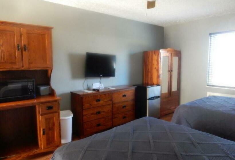 Номер Стандарт 2 Двуспальные Кровати, Brown S Motel