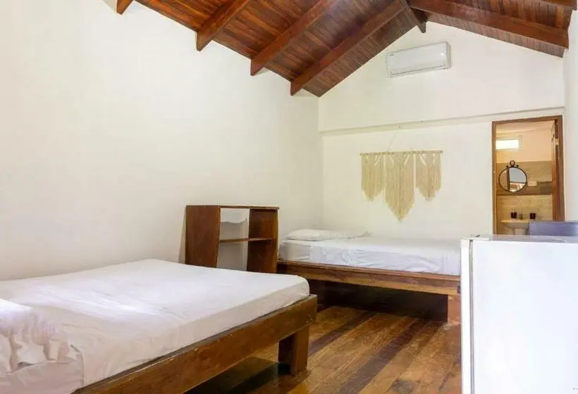 スタンダード4人部屋, Cabinas Playa Surf Hostel