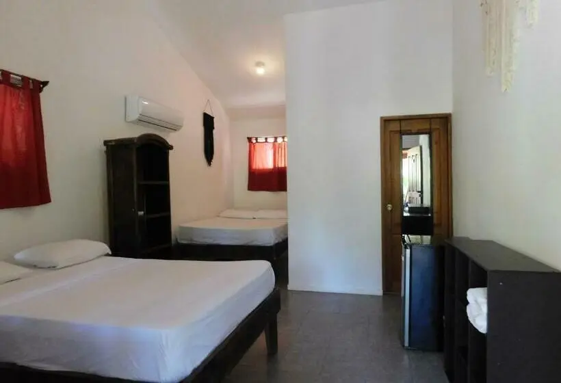スタンダード4人部屋, Cabinas Playa Surf Hostel