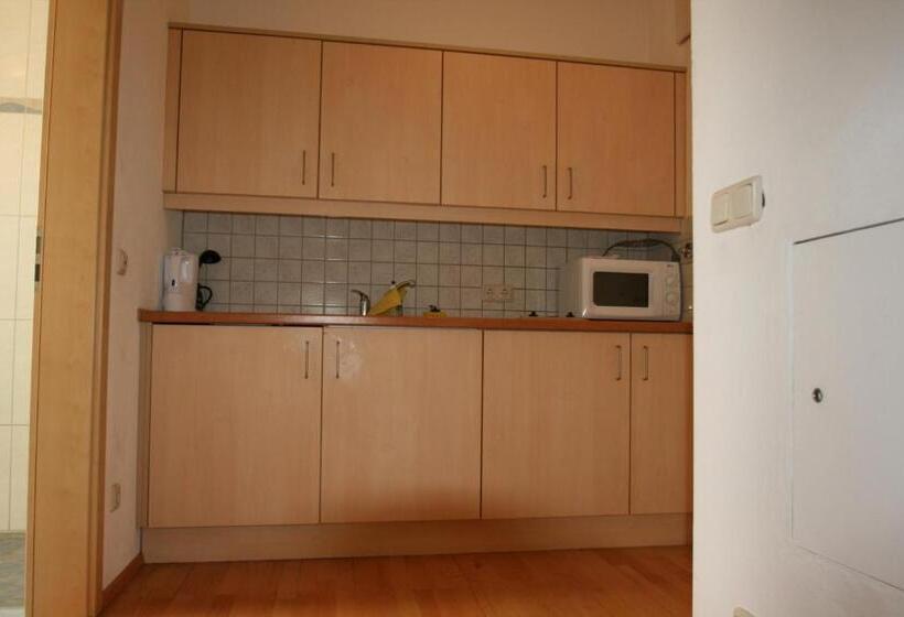 침실 1개 발코니 아파트, Cafe Hanfstingl