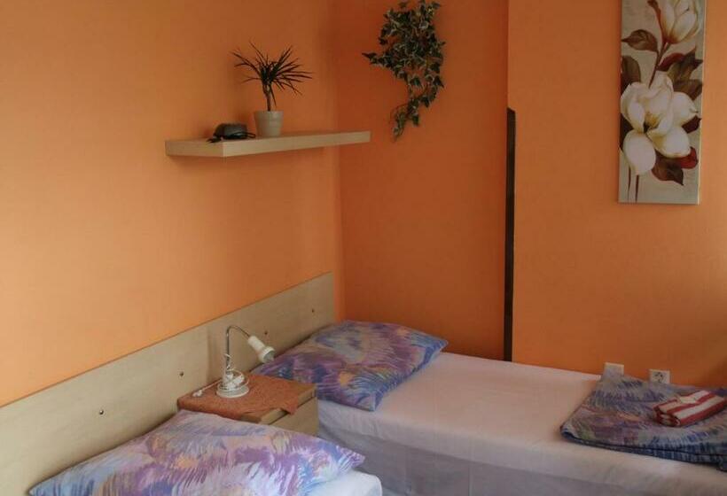 חדר סטנדרט, Formule