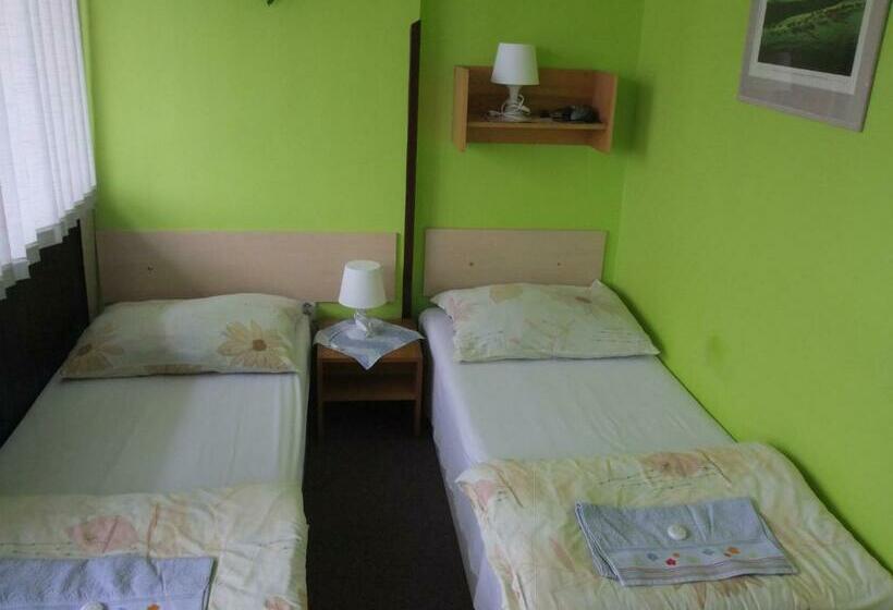 اتاق استاندارد سه نفره, Formule