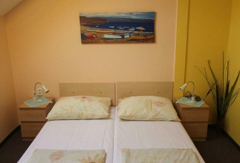 اتاق استاندارد سه نفره, Formule