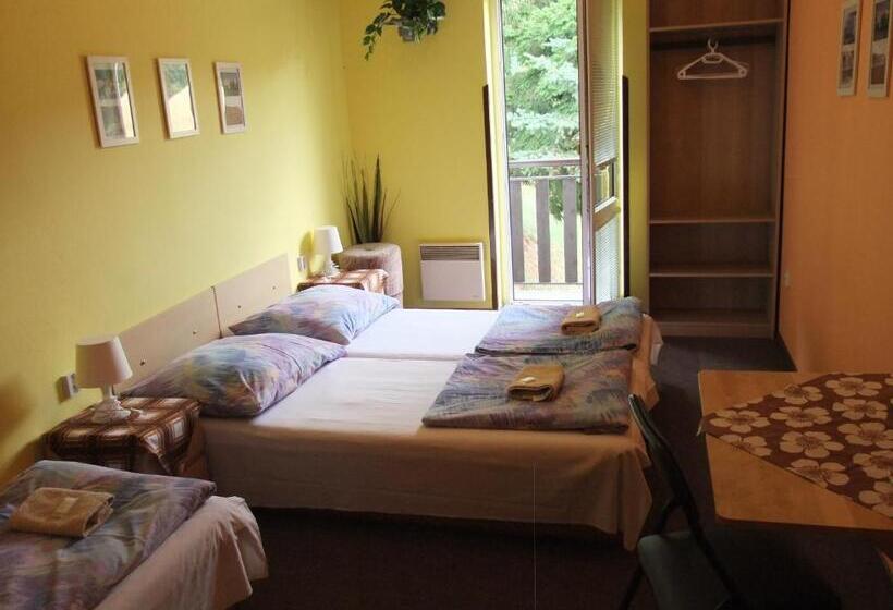 חדר סטנדרט לארבעה, Formule