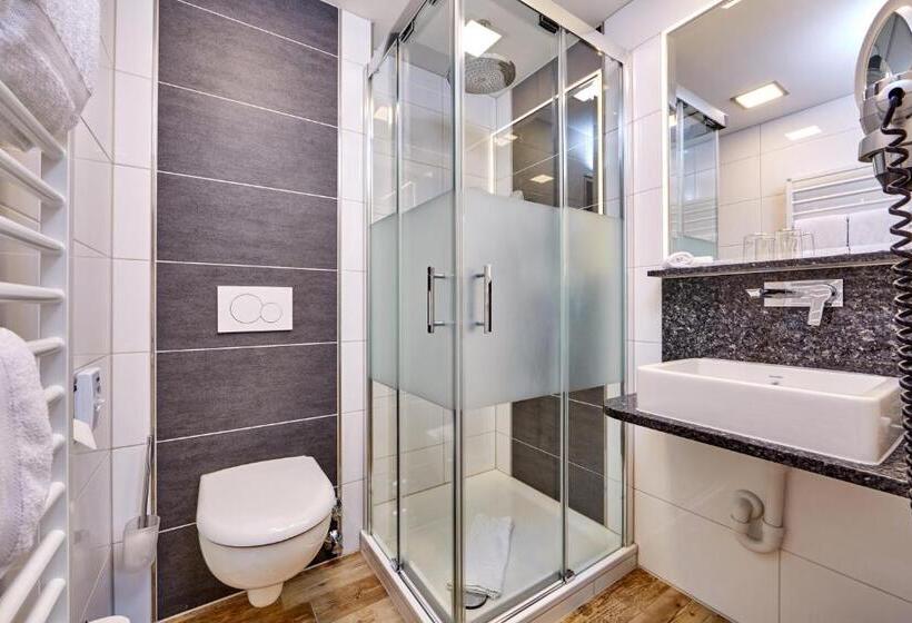 غرفة كمفورت مع بلكونة, Franziska