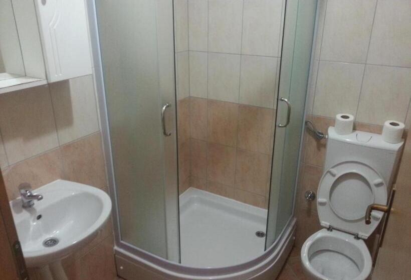 اتاق استاندارد چهار تخته, Guest House Robi