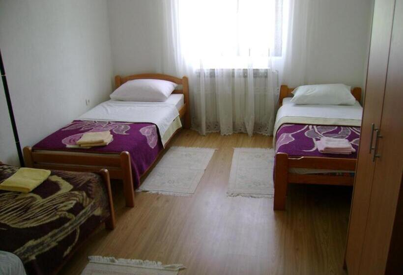 آپارتمان 2 خوابه, Guest House Robi