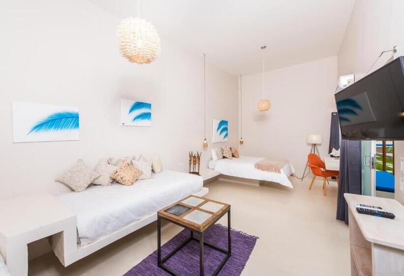 家庭套房, La Ramona Charming