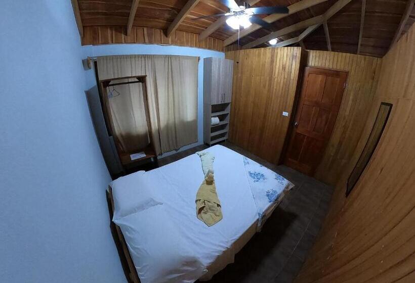 Quarto Quadruple Standart Vista Jardim, Laureles Collection Uvita   Cabinas Los Laureles