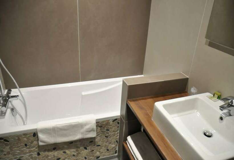 Номер Комфорт, Enzo Hôtels   St Eloy Metz Amneville By Kyriad Direct