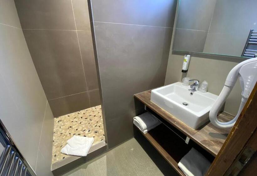 Номер Комфорт, Enzo Hôtels   St Eloy Metz Amneville By Kyriad Direct