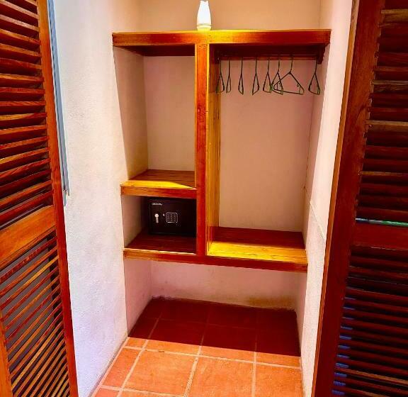 استودیو استاندارد با چشمانداز استخر, Pacifica Surf Studios