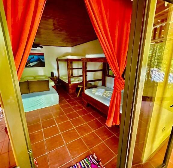 استودیو استاندارد با چشمانداز استخر, Pacifica Surf Studios