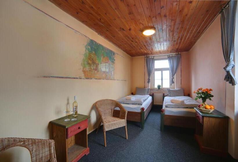 חדר סטנדרט לארבעה, Plesivec