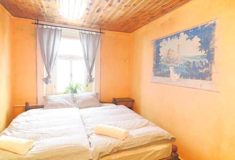 חדר סטנדרט לארבעה, Plesivec