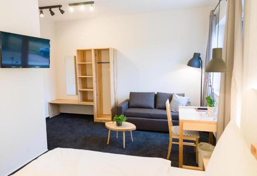 标准三人间, Rhönhof