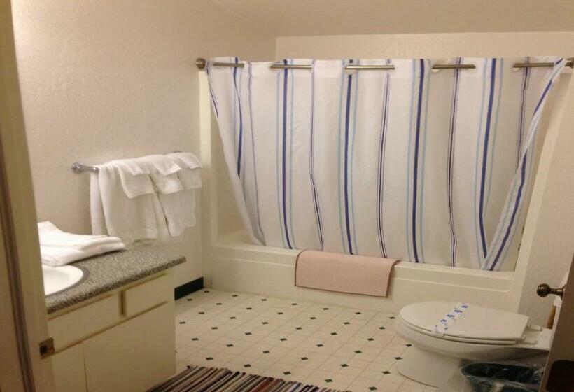 غرفة قياسية مطلّة علي الحديقة, Strawberry Inn