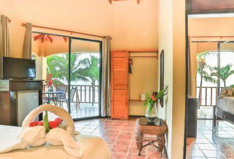 オーシャンビュースーペリアースイート, The Backyard Beachfront