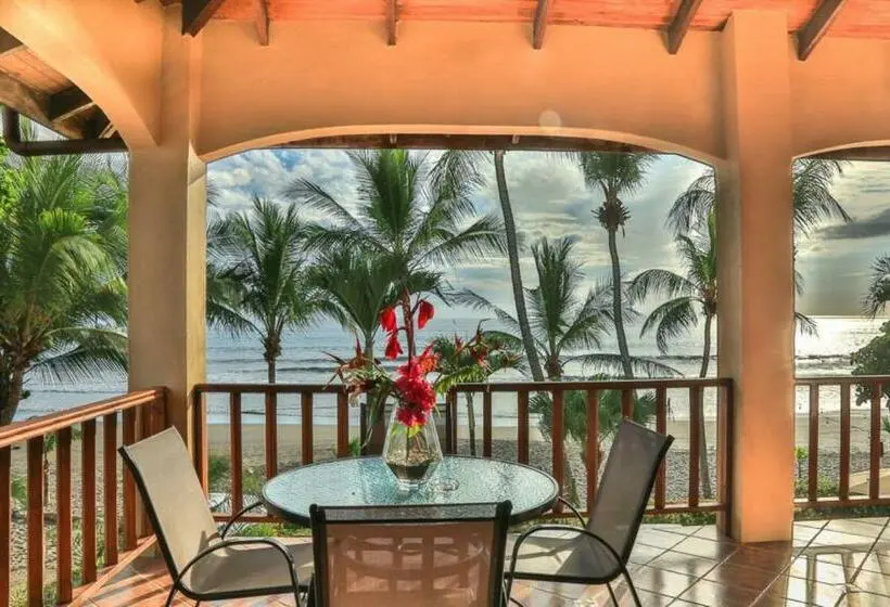 オーシャンビュースーペリアースイート, The Backyard Beachfront