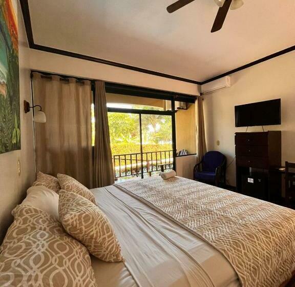 4인용 스탠다드 룸, The Backyard Beachfront